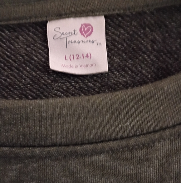 Hello Kitty Sweatshirt - Picture 4 of 5